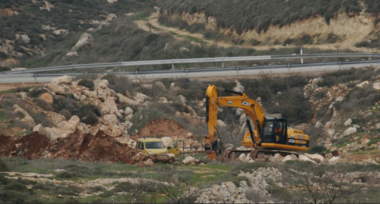 العدو الصهيوني يجرف منطقة أثرية في بيت لحم ويداهم أراضي ومنشأة في رام الله